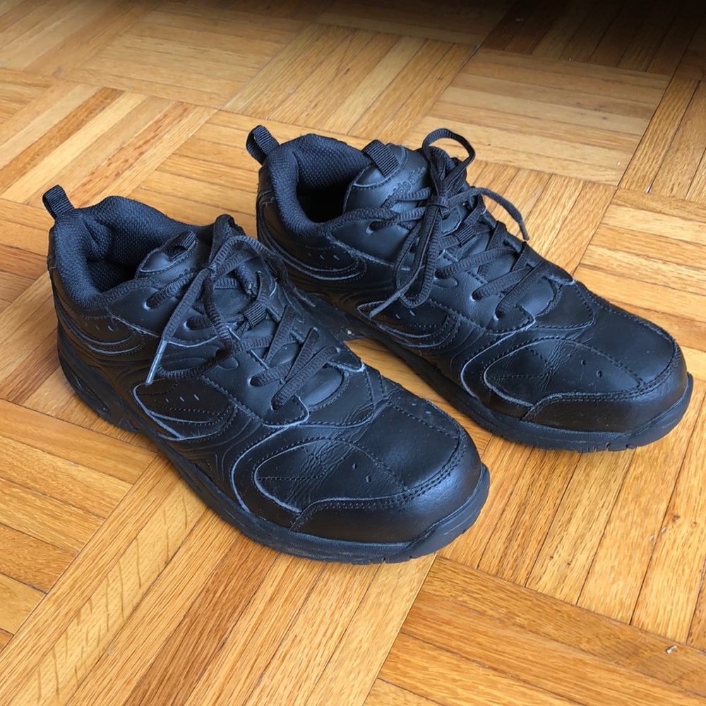 Strike Rites leather youth sneaker size 5. Black